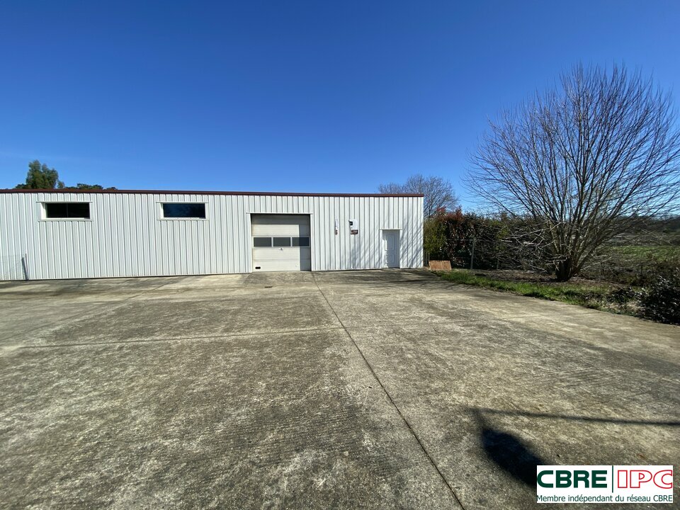 CBRE IPC Immobilier d'entreprise LOCATION Local d'activités MEES 8399YA