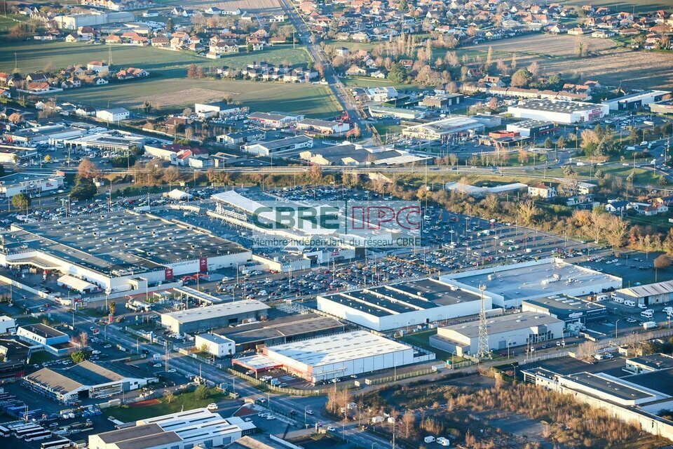 CBRE IPC Immobilier d'entreprise VENTE Bureau LONS 7899FL