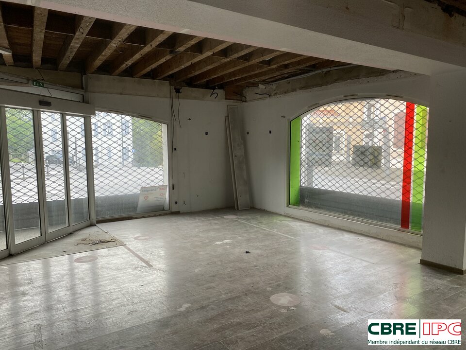 CBRE IPC Immobilier d'entreprise VENTE Local commercial  MONT DE MARSAN 7906YA