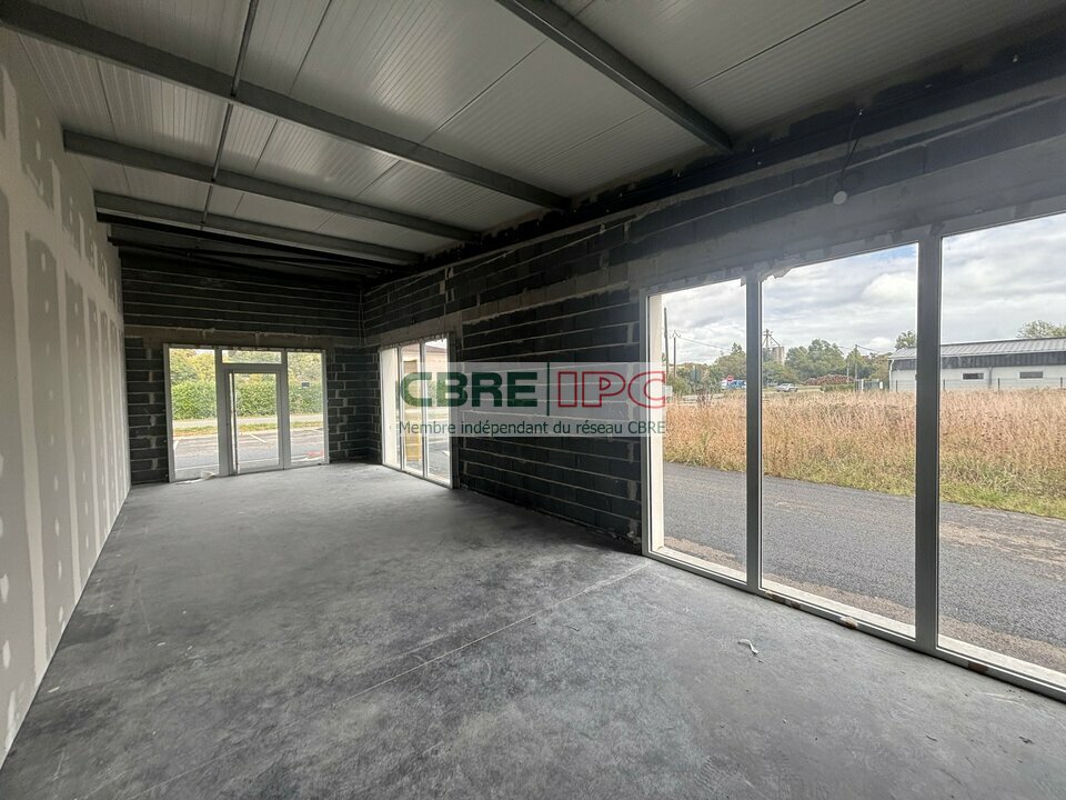 CBRE IPC Immobilier d'entreprise LOCATION Local commercial  SAULT DE NAVAILLES 7991FL/JF3