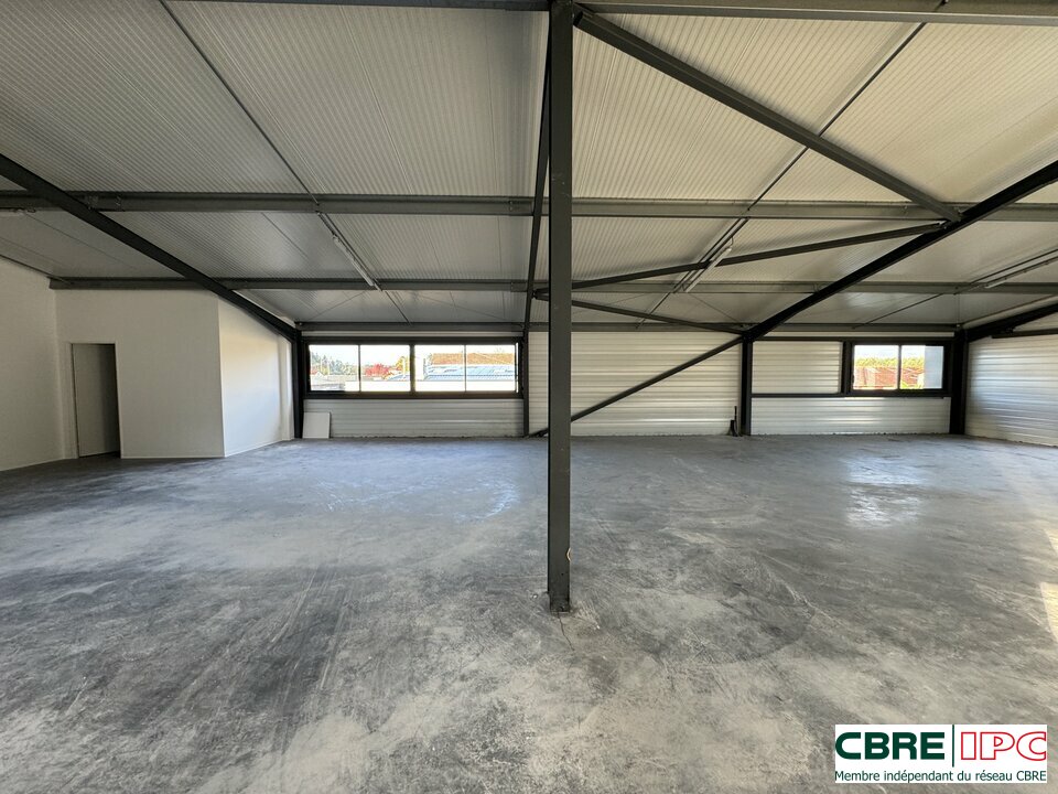CBRE IPC Immobilier d'entreprise LOCATION Local commercial BENESSE MAREMNE 8025MP