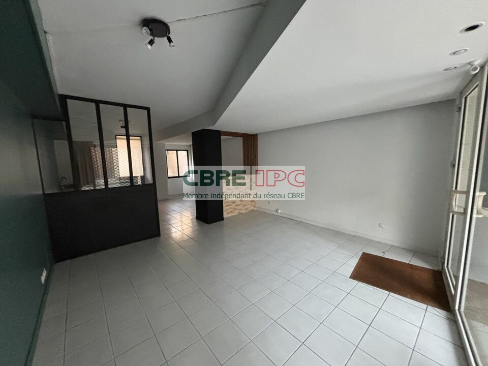 CBRE IPC Immobilier d'entreprise LOCATION Local commercial PAU 8126FL/JF