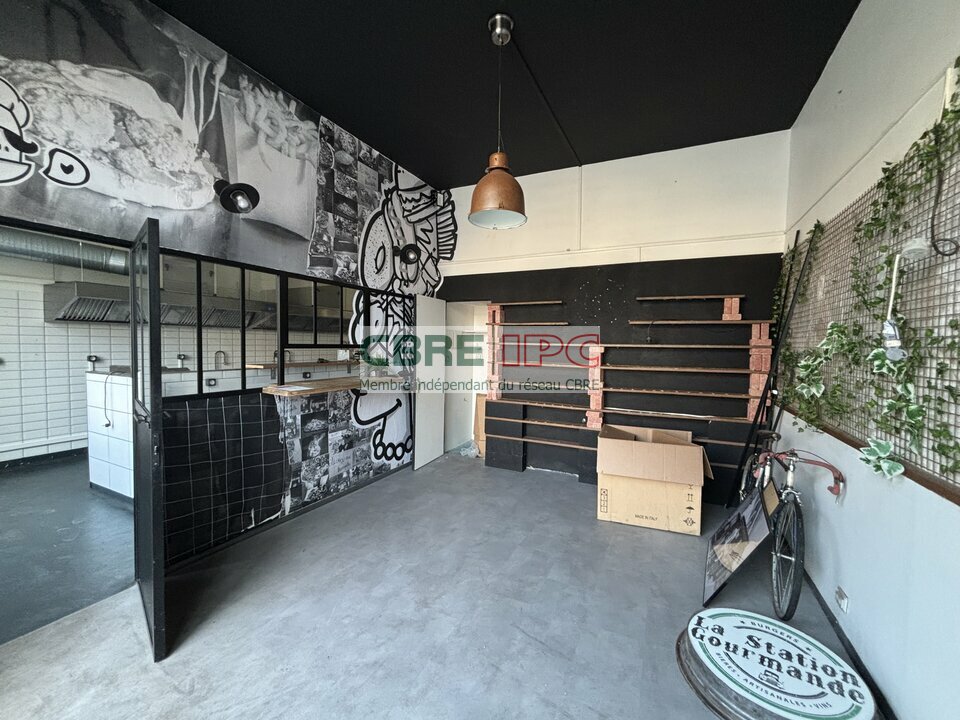 CBRE IPC Immobilier d'entreprise VENTE Local commercial PAU 8199JF