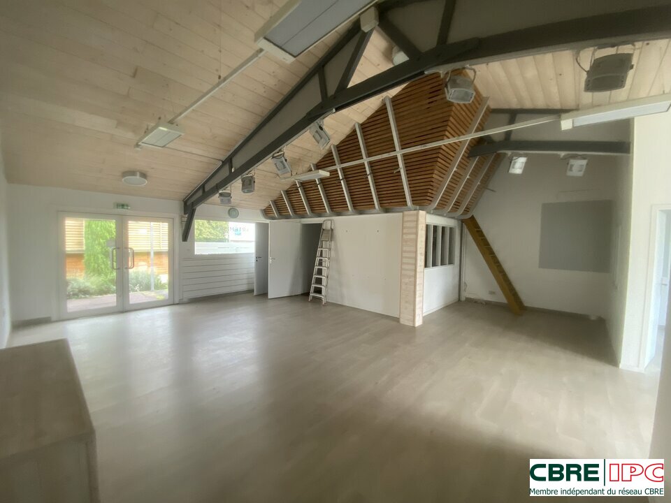 CBRE IPC Immobilier d'entreprise LOCATION Bureau  SAINT-PAUL-LÈS-DAX 8203YA3
