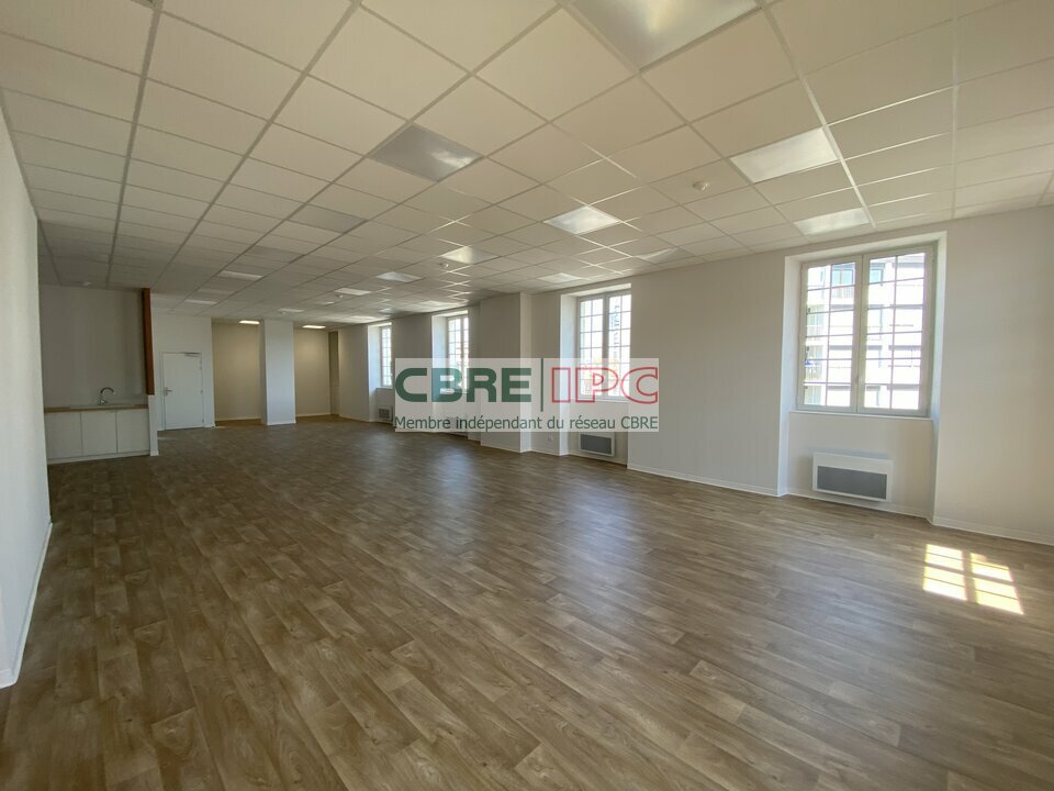 CBRE IPC Immobilier d'entreprise LOCATION Bureau  SAINT JEAN DE LUZ 8214EL 3