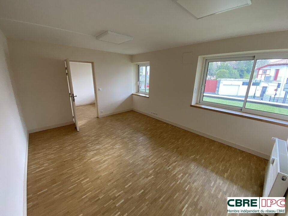 CBRE IPC Immobilier d'entreprise LOCATION Bureau  SAINT JEAN DE LUZ 8268EL