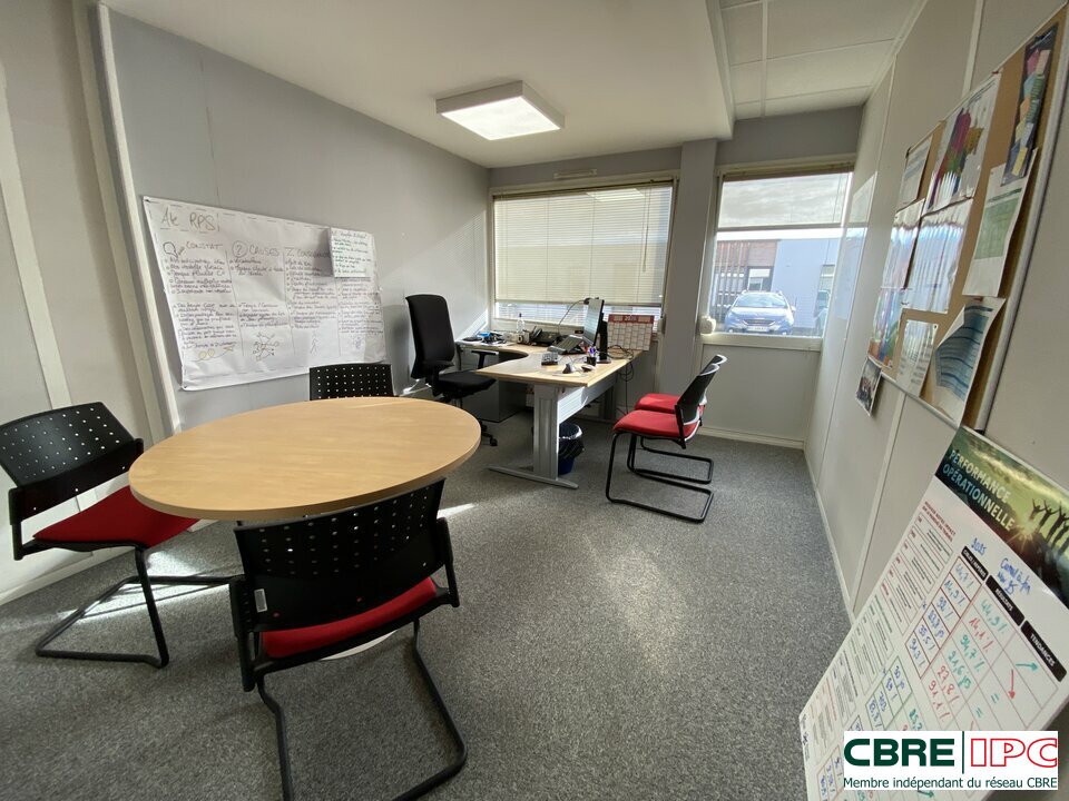CBRE IPC Immobilier d'entreprise LOCATION Bureau  SAINT-PAUL-LÈS-DAX 8288YA