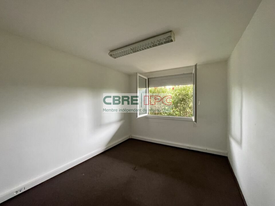 CBRE IPC Immobilier d'entreprise LOCATION Bureau  LONS 8305JF