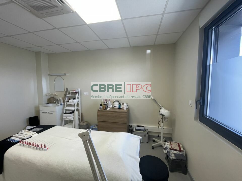 CBRE IPC Immobilier d'entreprise LOCATION Bureau LESCAR 8306JF