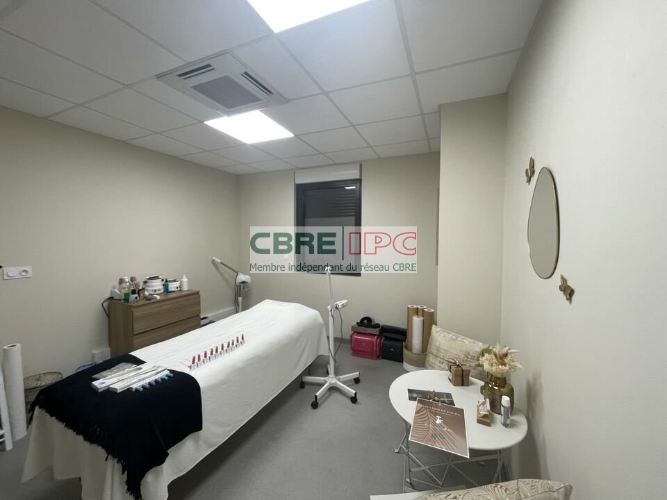 CBRE IPC Immobilier d'entreprise LOCATION Bureau LESCAR 8306JF