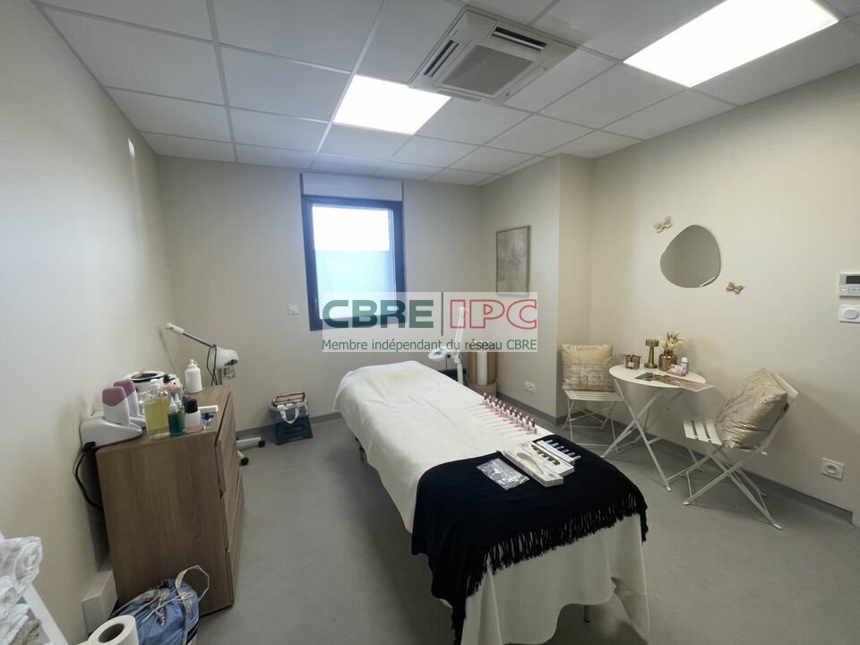 CBRE IPC Immobilier d'entreprise LOCATION Bureau  LESCAR 8306JF