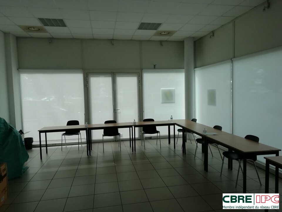 CBRE IPC Immobilier d'entreprise LOCATION Local commercial DAX 8332YA