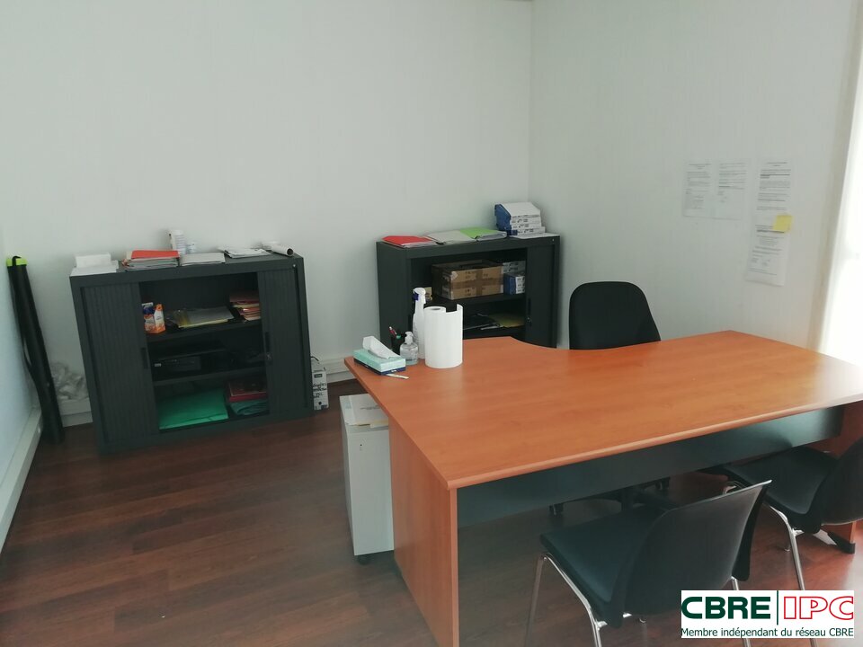 CBRE IPC Immobilier d'entreprise LOCATION Local commercial DAX 8332YA