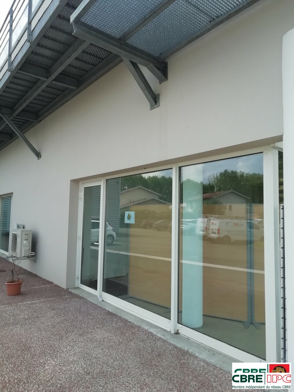 CBRE IPC Immobilier d'entreprise LOCATION Local commercial DAX 8332YA