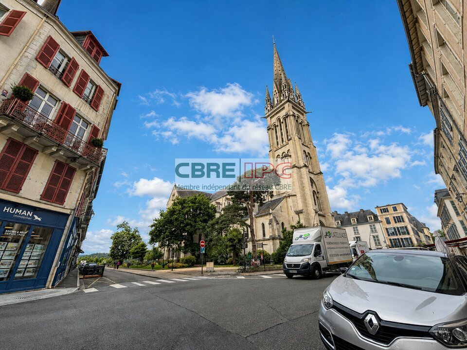 CBRE IPC Immobilier d'entreprise CESSION DAB Local commercial  PAU 8343JF