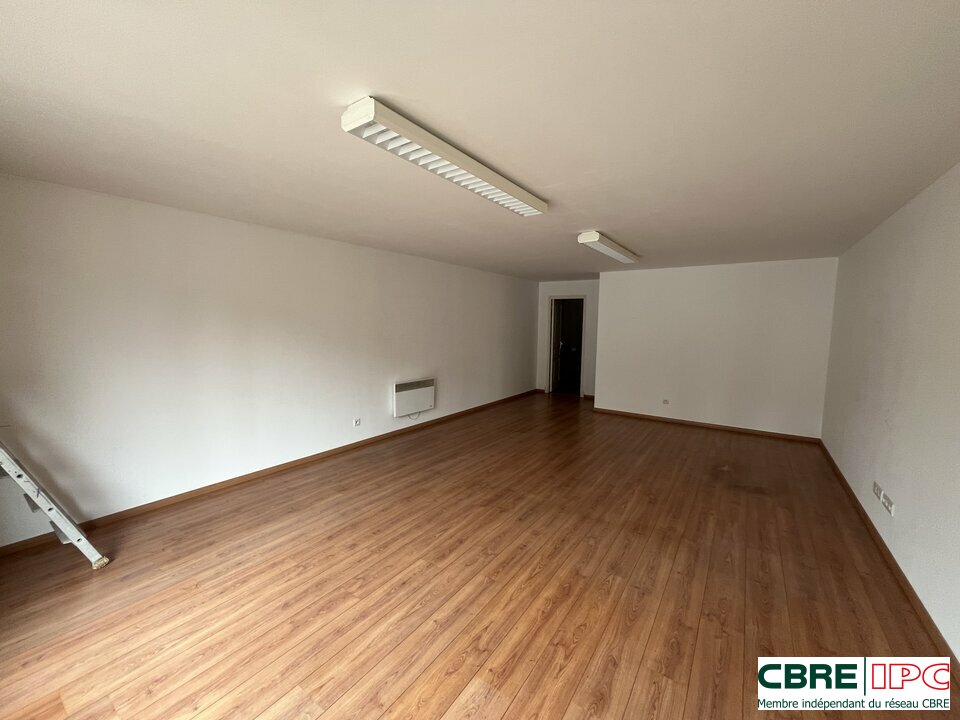 CBRE IPC Immobilier d'entreprise LOCATION Bureau  BOUCAU 8351PC