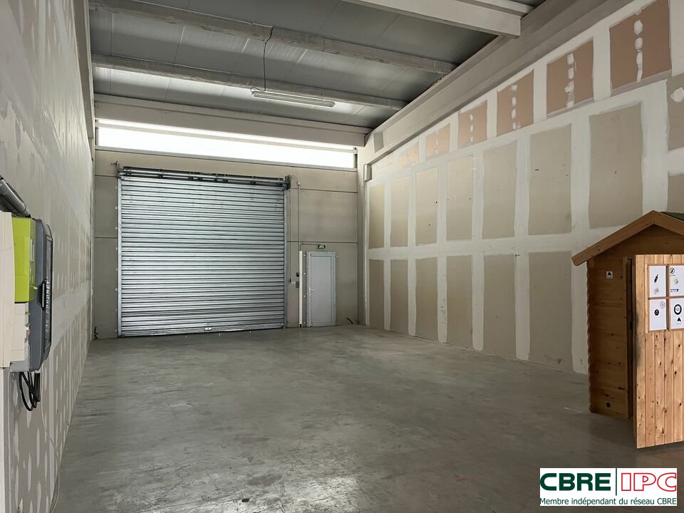 CBRE IPC Immobilier d'entreprise LOCATION Local d'activités  LAHONCE 8352PC