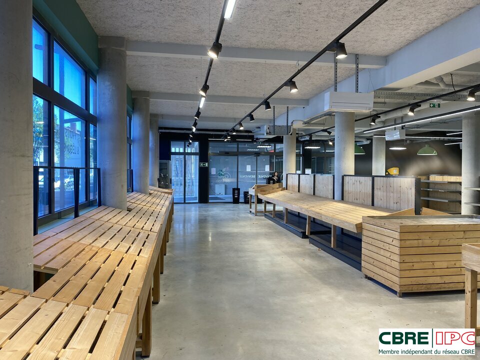 CBRE IPC Immobilier d'entreprise LOCATION Local commercial DAX 8375YA