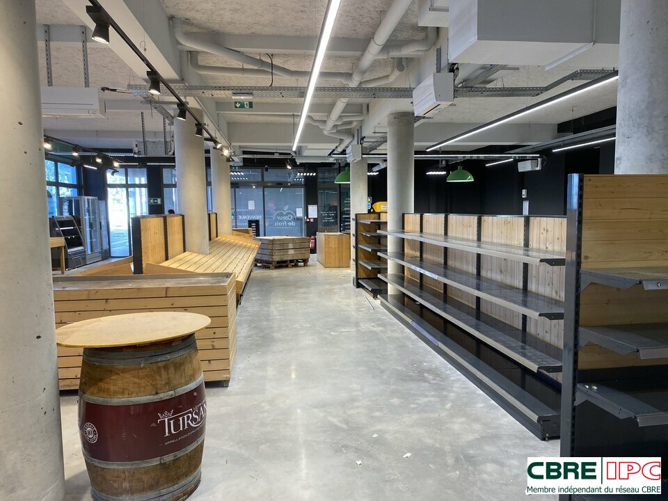 CBRE IPC Immobilier d'entreprise LOCATION Local commercial DAX 8375YA