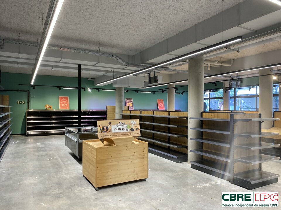 CBRE IPC Immobilier d'entreprise LOCATION Local commercial DAX 8375YA
