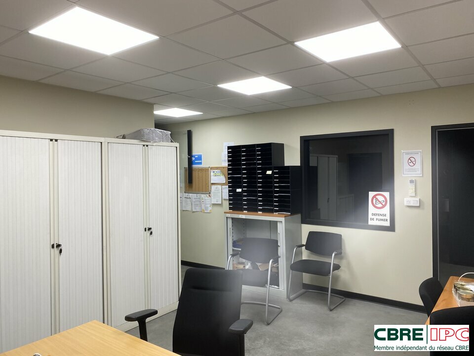 CBRE IPC Immobilier d'entreprise LOCATION Local commercial DAX 8375YA