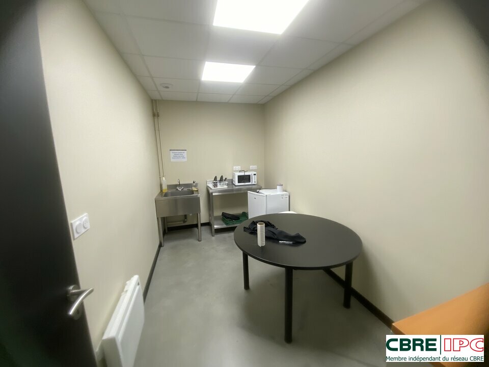 CBRE IPC Immobilier d'entreprise LOCATION Local commercial DAX 8375YA