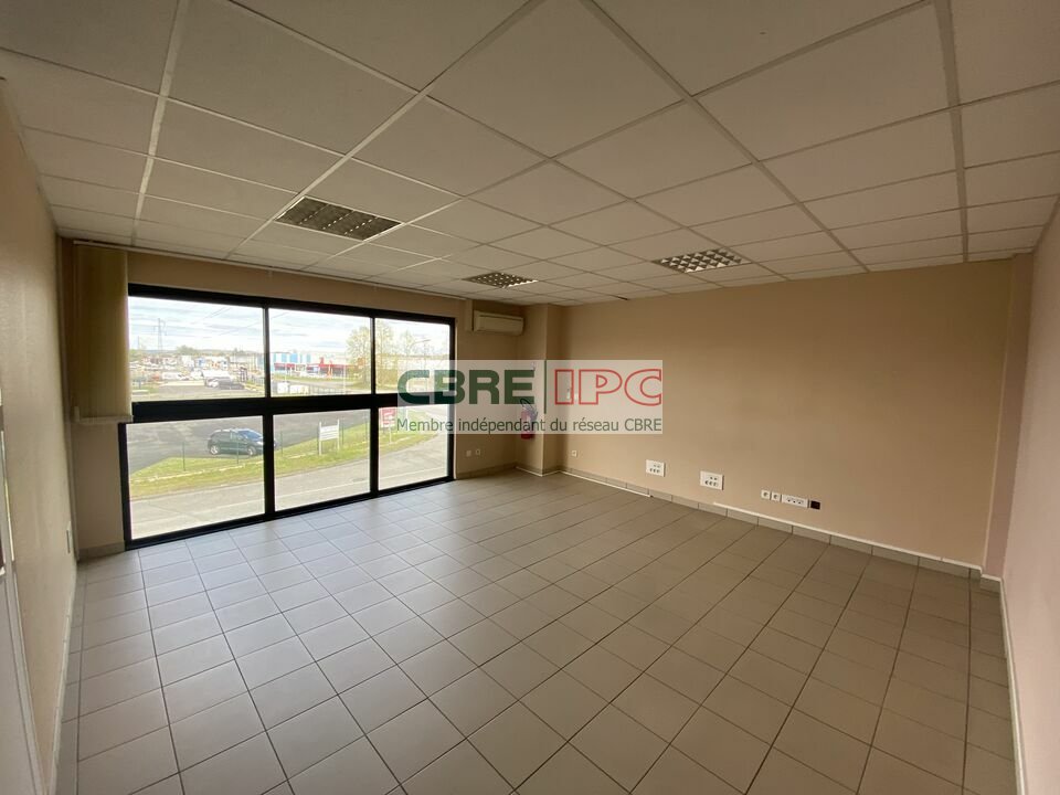 CBRE IPC Immobilier d'entreprise LOCATION Bureau LONS 8403FL/JF2