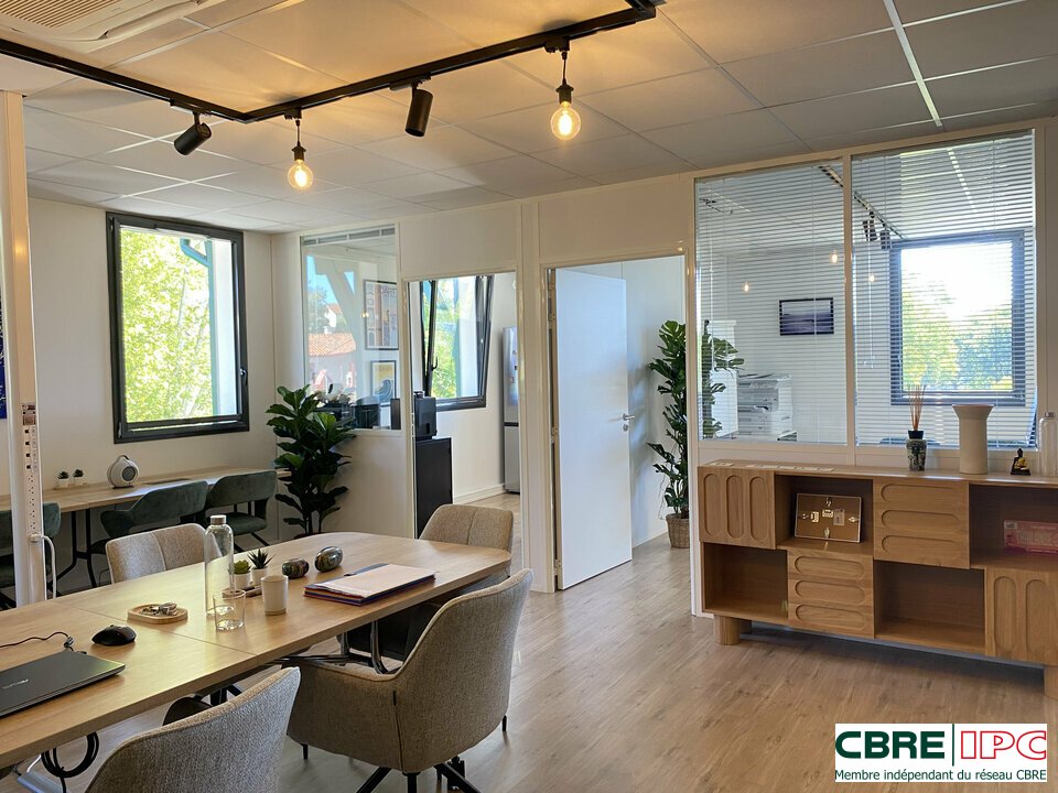 CBRE IPC Immobilier d'entreprise VENTE Bureau  SAINT PIERRE D'IRUBE 8466FD