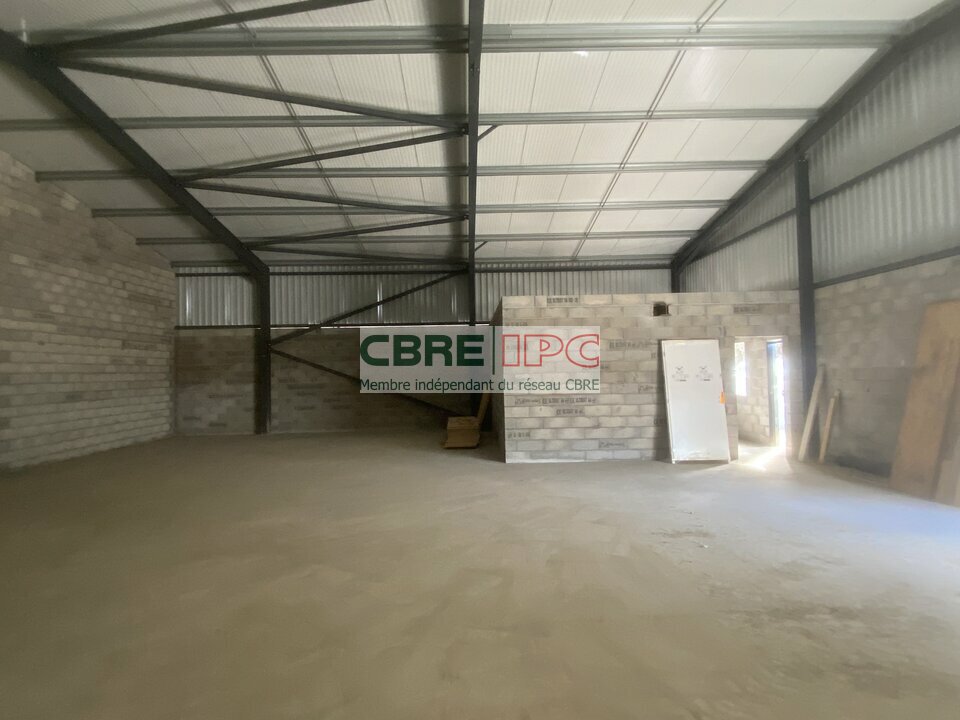 CBRE IPC Immobilier d'entreprise LOCATION Local d'activités SAINT-PERDON 8467YA