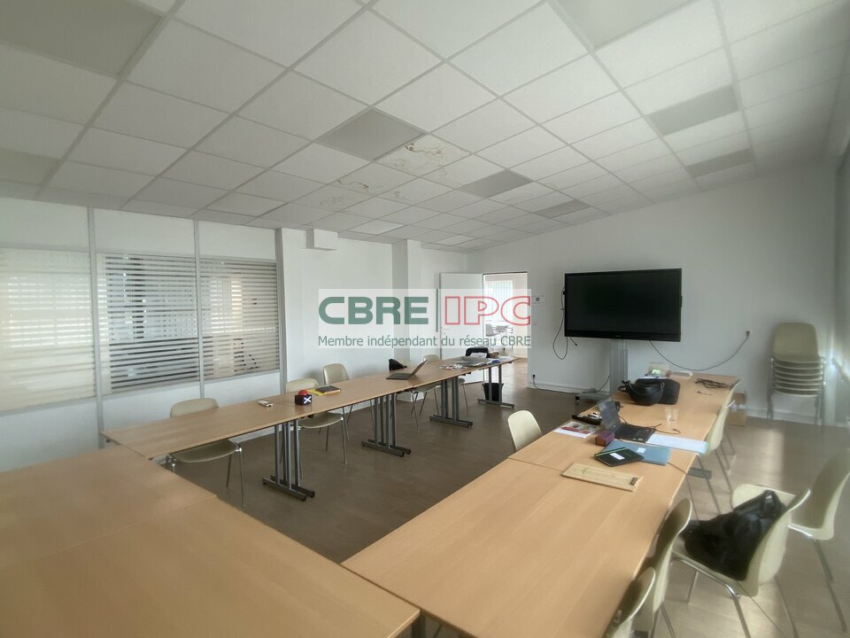 CBRE IPC Immobilier d'entreprise VENTE Local d'activités SAINT-AVIT 8468YA