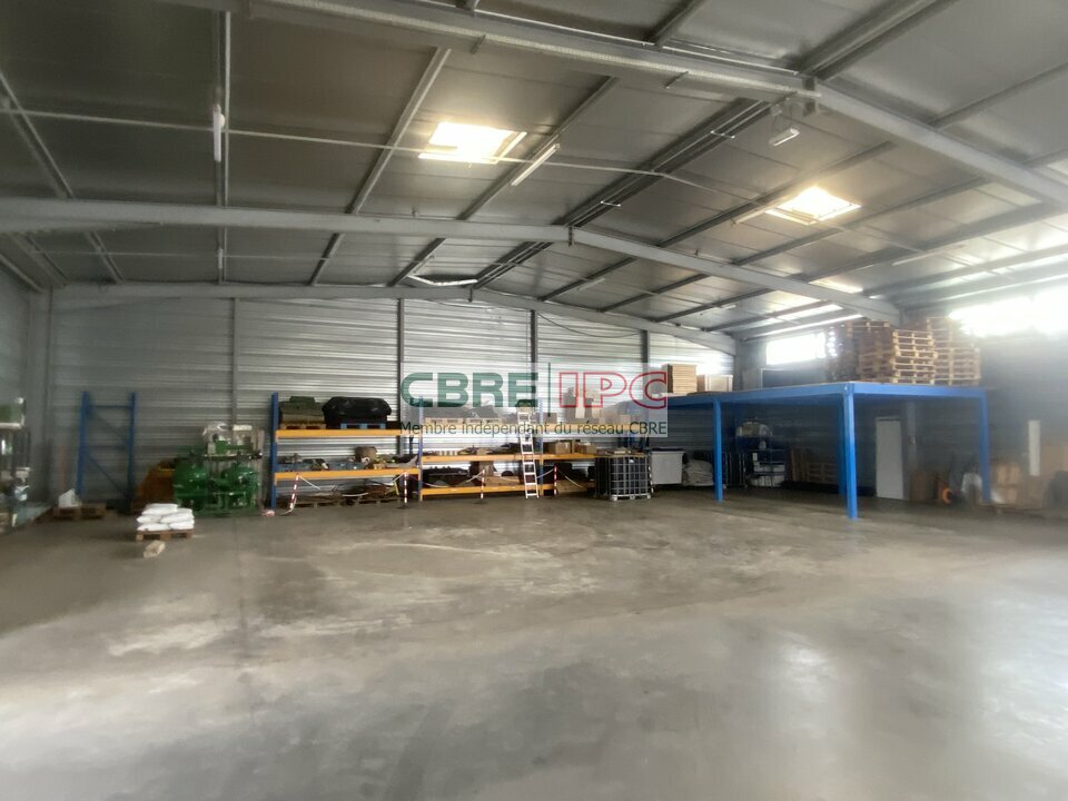 CBRE IPC Immobilier d'entreprise VENTE Local d'activités  SAINT-AVIT 8468YA