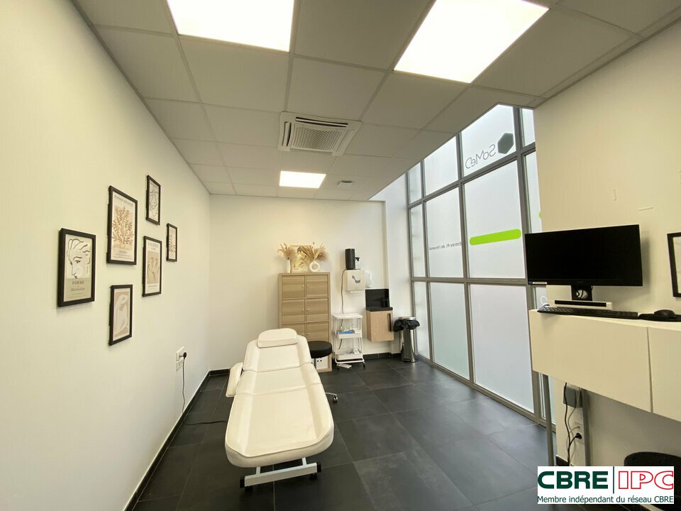 CBRE IPC Immobilier d'entreprise LOCATION Local commercial BAYONNE 8079FD