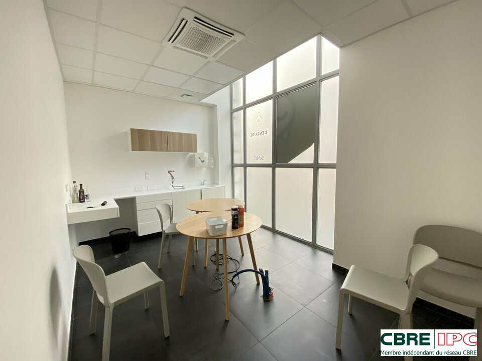 CBRE IPC Immobilier d'entreprise LOCATION Local commercial BAYONNE 8079FD