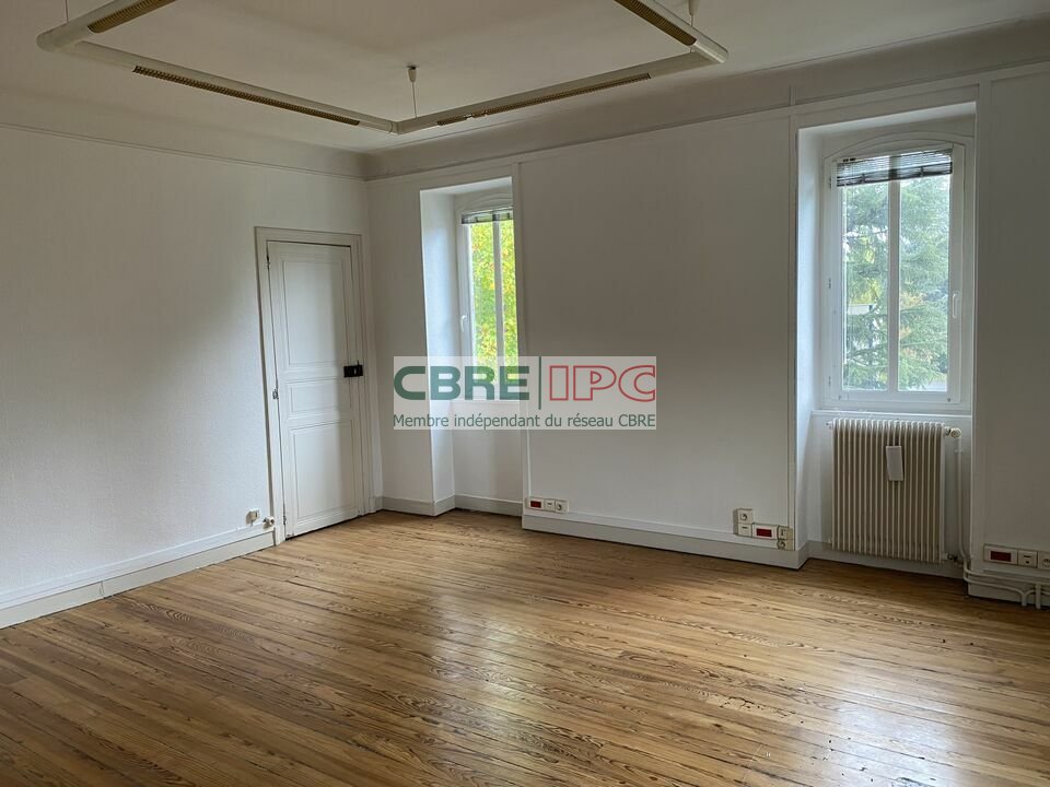 CBRE IPC Immobilier d'entreprise VENTE Bureau  PAU 8213FL