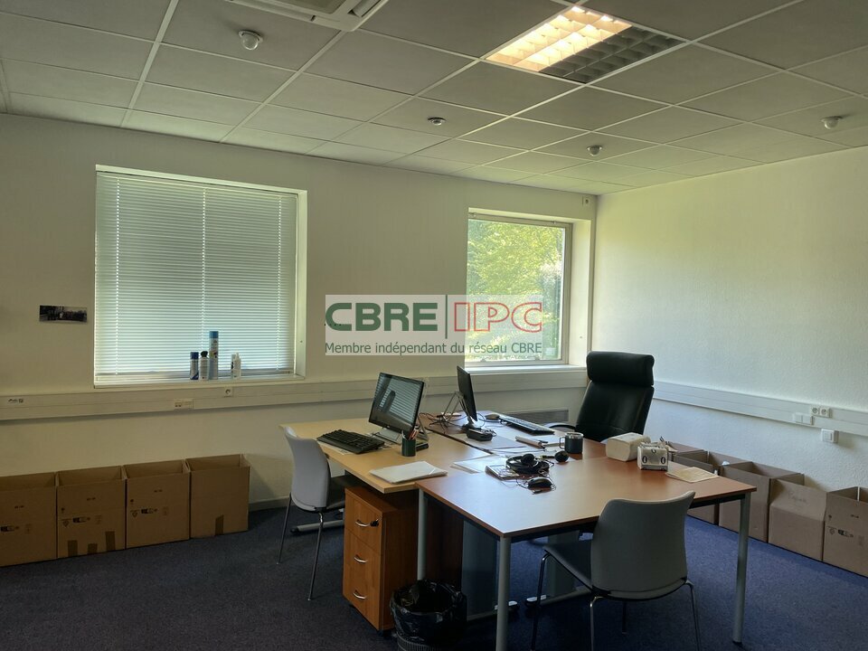 CBRE IPC Immobilier d'entreprise LOCATION Bureau LONS 8231FL