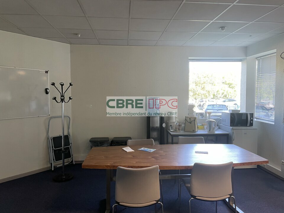 CBRE IPC Immobilier d'entreprise LOCATION Bureau LONS 8231FL