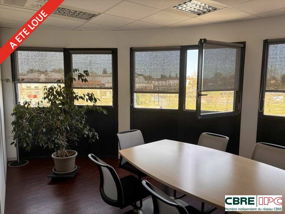 CBRE IPC Immobilier d'entreprise LOCATION Bureau  DAX 8274YA
