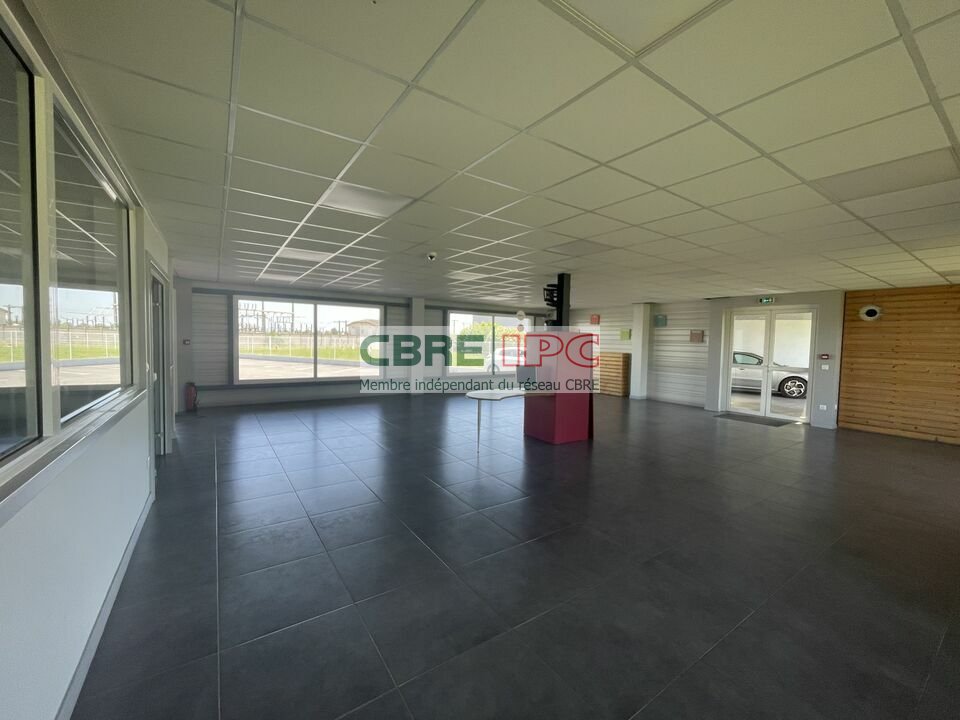 CBRE IPC Immobilier d'entreprise VENTE Local d'activités AURIAC 8322FL