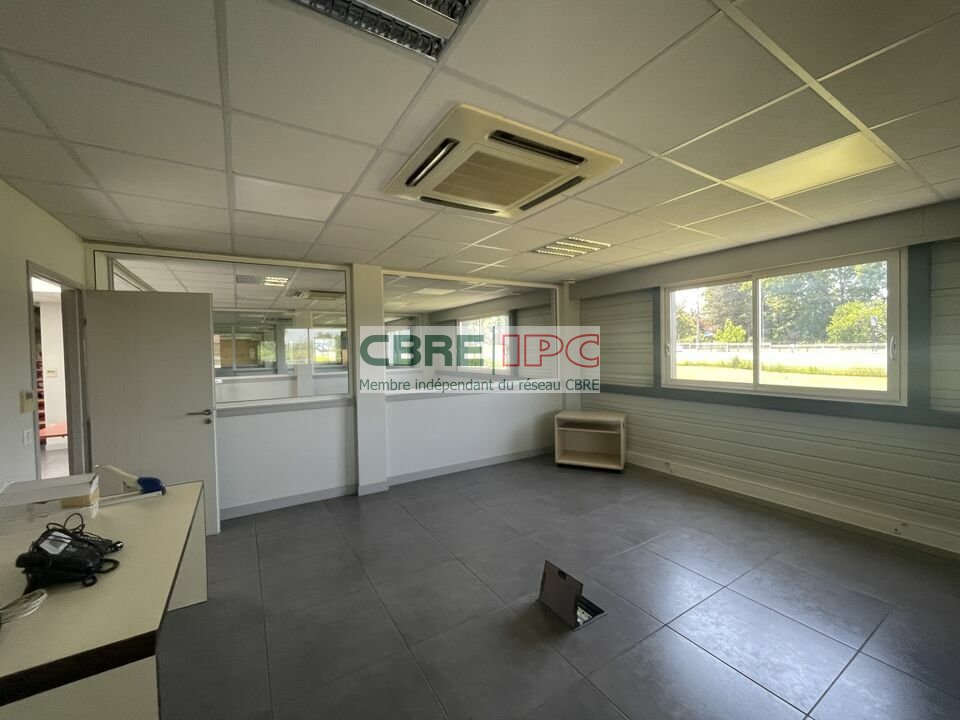 CBRE IPC Immobilier d'entreprise VENTE Local d'activités AURIAC 8322FL