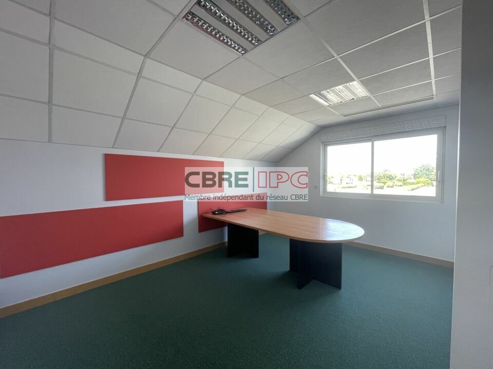 CBRE IPC Immobilier d'entreprise VENTE Local d'activités AURIAC 8322FL