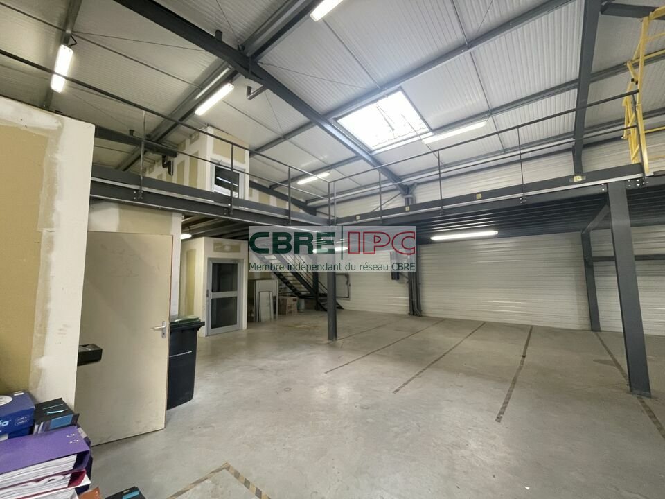 CBRE IPC Immobilier d'entreprise VENTE Local d'activités AURIAC 8322FL