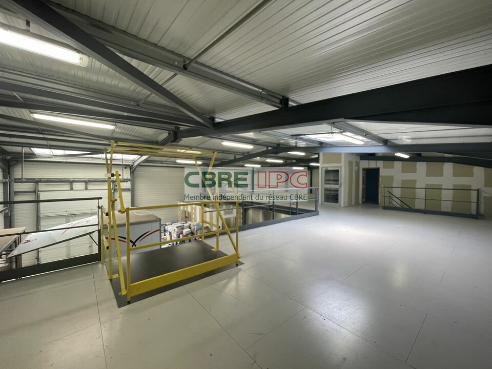 CBRE IPC Immobilier d'entreprise VENTE Local d'activités AURIAC 8322FL