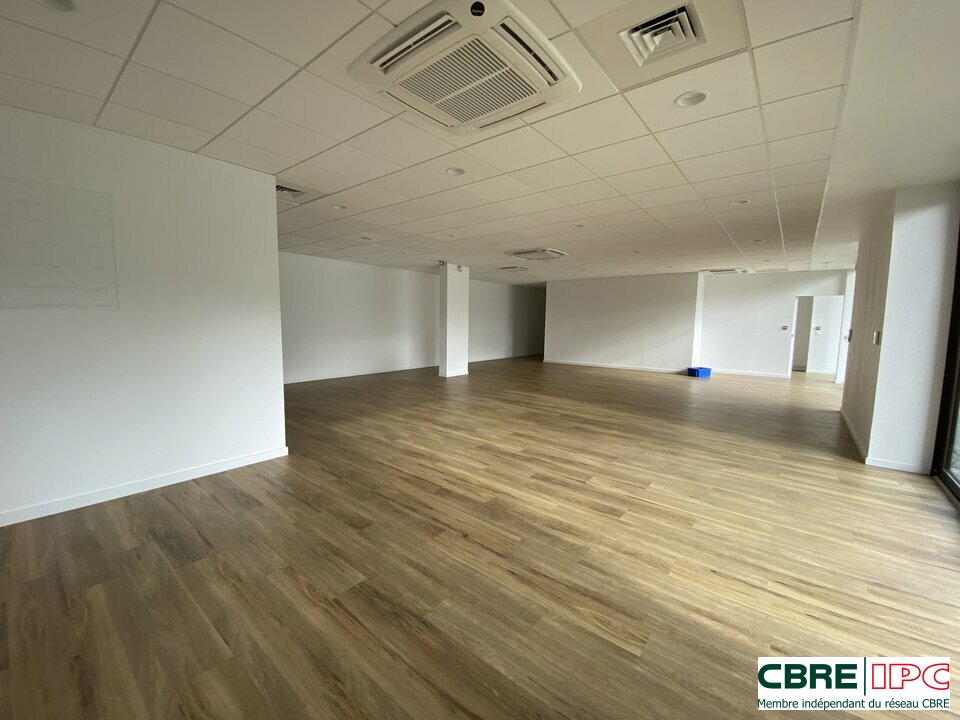 CBRE IPC Immobilier d'entreprise VENTE Local commercial  MEES 8363MP