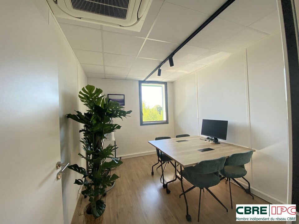 CBRE IPC Immobilier d'entreprise VENTE Bureau SAINT PIERRE D'IRUBE 8466FD