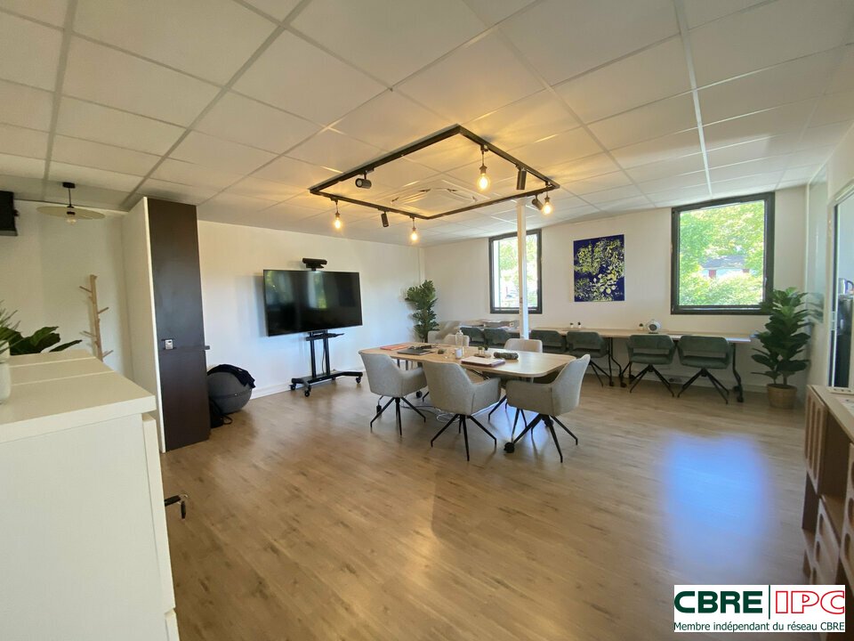 CBRE IPC Immobilier d'entreprise VENTE Bureau SAINT PIERRE D'IRUBE 8466FD