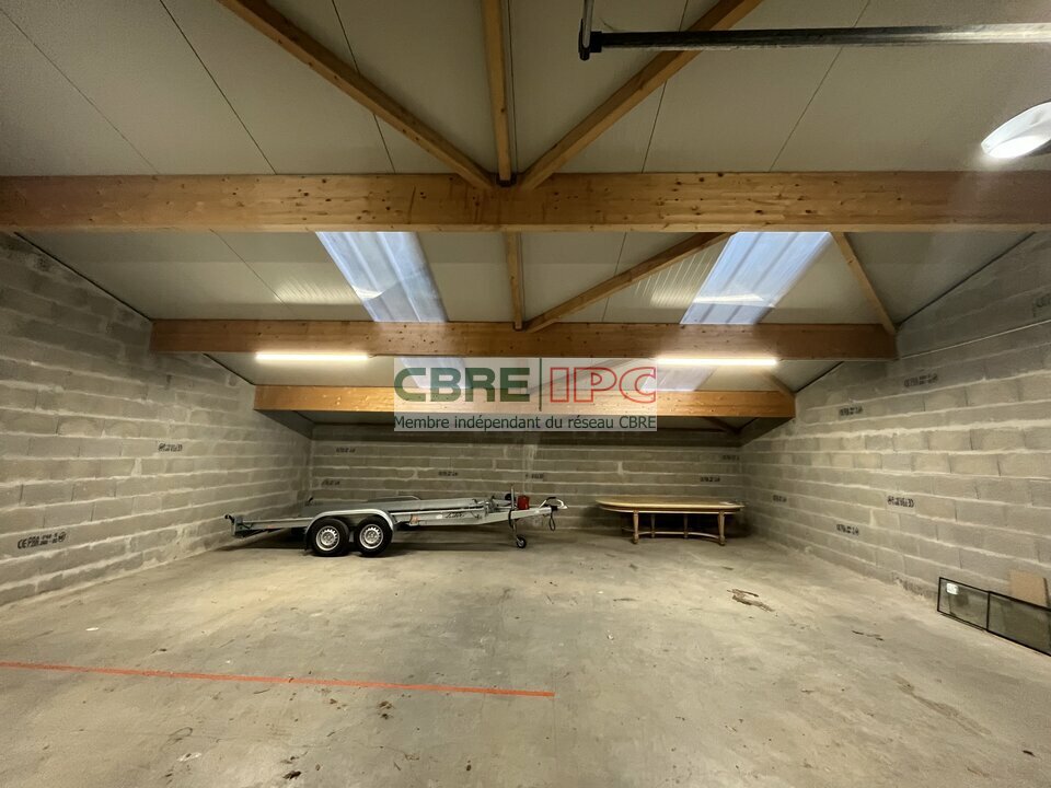 CBRE IPC Immobilier d'entreprise LOCATION Local d'activités  VILLEFRANQUE 8516PC