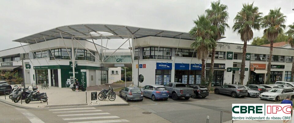 CBRE IPC Immobilier d'entreprise LOCATION Local commercial  ANGLET 8527FD